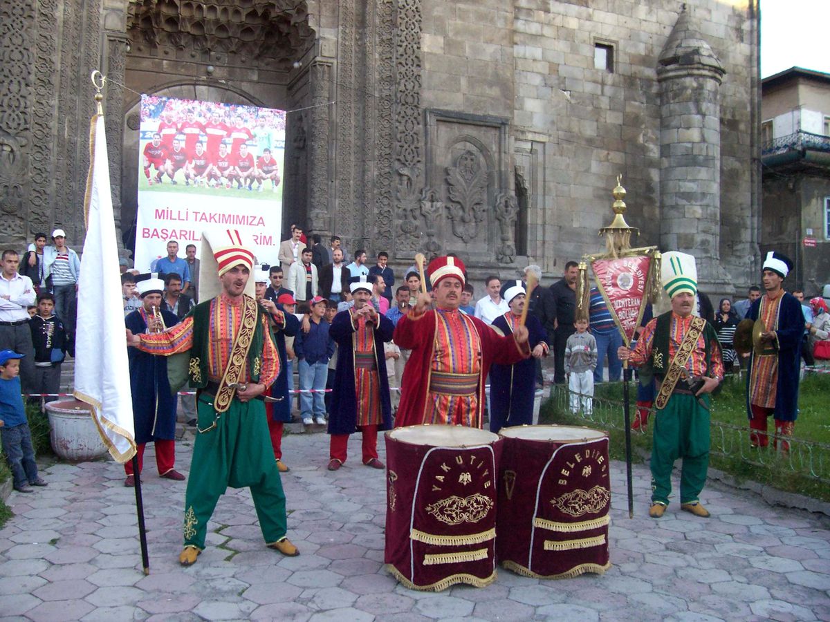 Milli Takıma Mehterli Destek