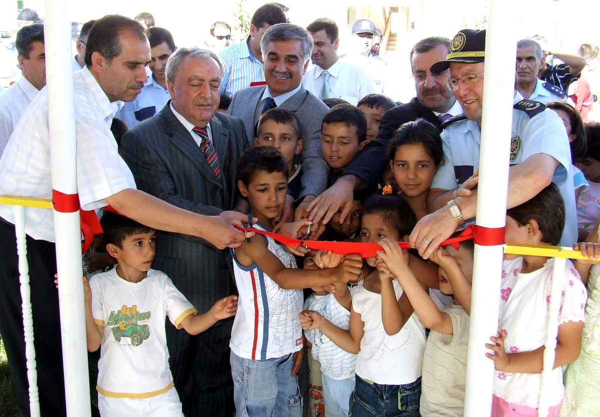 Polisler Kendi İmkanlarıyla Lojmanların Çevre Düzenlemesini Yaptırdı