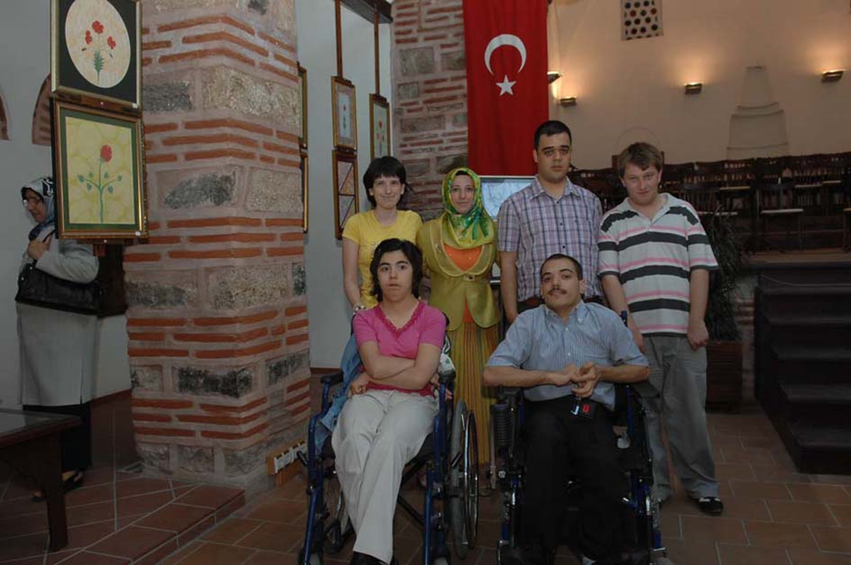 Bursa'da Engelli Çocuklar Yararına Ebru Sergisi