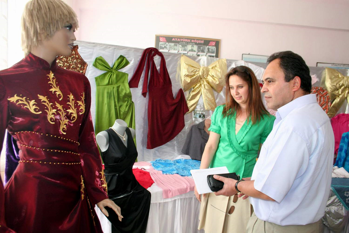 Çınarcık Halk Eğitim Müdürlüğü'nün Yılsonu Sergisi Göz Kamaştırdı