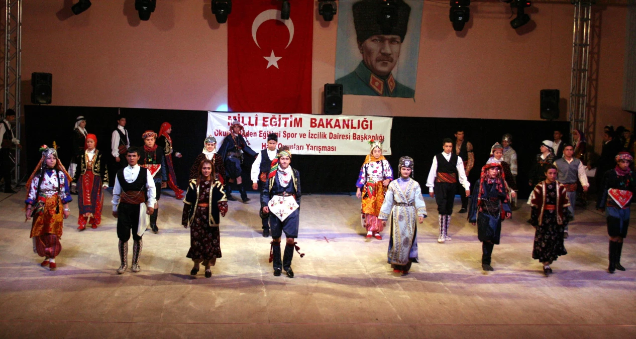 Halkoyunları Türkiye Finali Uşak\'ta Yapıldı