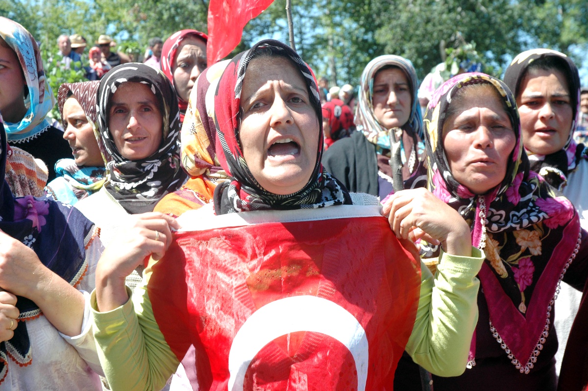 Sakarya'da Fındıklıkları Yeşil Alana Dönüştürülen Köylüler Eylem Yaptı