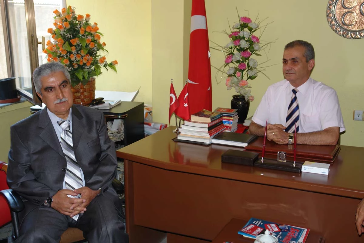 Van Belediye Başkanı Yenigün\'den MHP İl Başkanlığı\'na Ziyaret