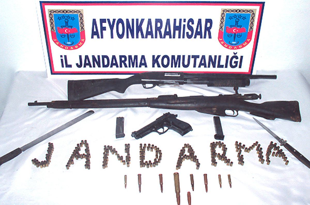 Afyonkarahisar'da Ruhsatsız Silah Operasyonu