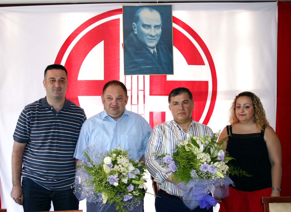 Antalyaspor'da Başkan Peker, Kulüp Personeli ile Vedalaştı