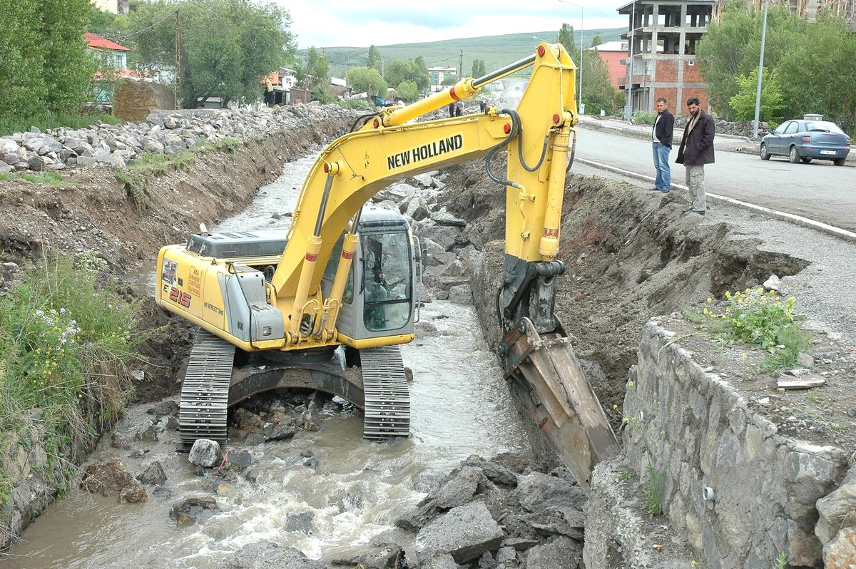 Ardahan'da Alabalık Deresi Islah Çalışmaları Başladı