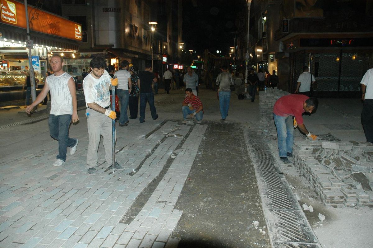Karşıyaka'da Gece Vardiyası