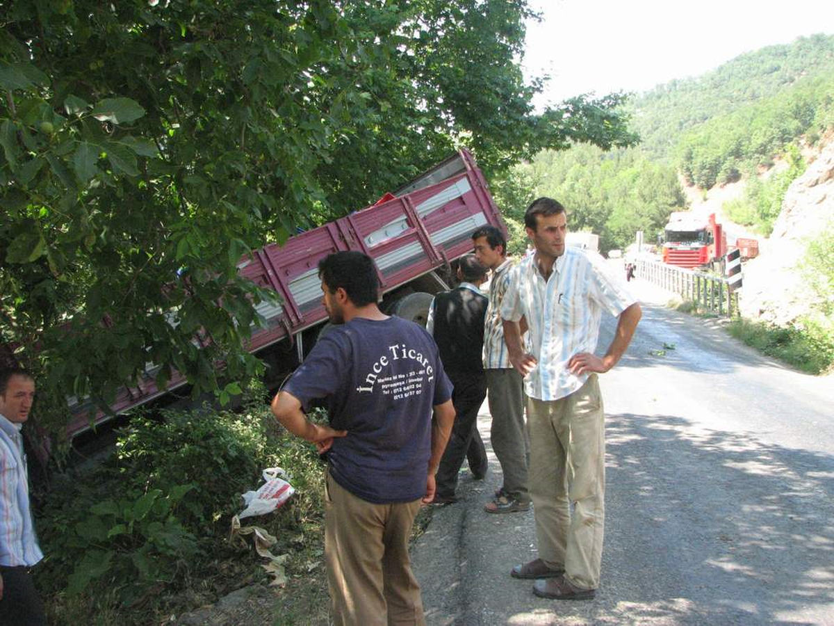 Keles'te Dar Köprüler Faciaya Davetiye Çıkarıyor