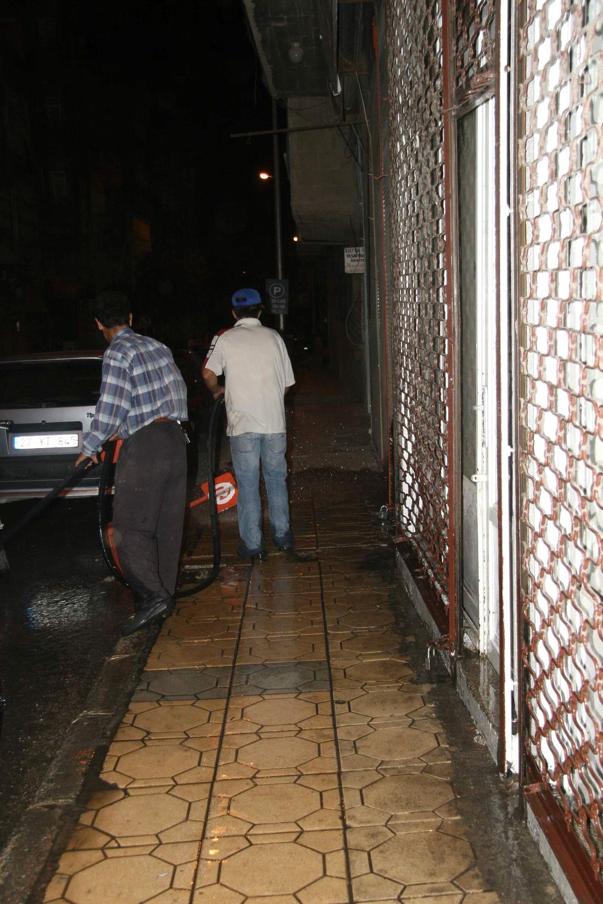 Kilis Caddeleri Deterjanlı Suyla Yıkanıyor