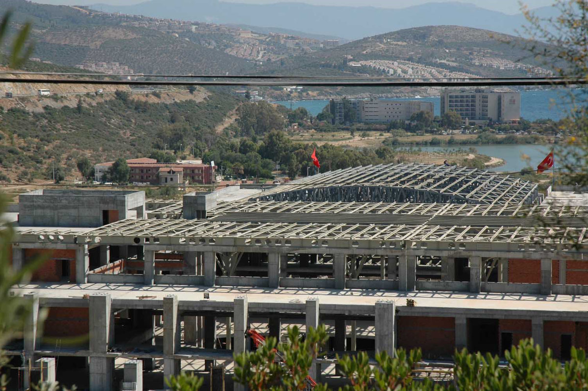 Kuşadası Komer'de İş Kazası 1 Ölü 2 Yaralı (1)