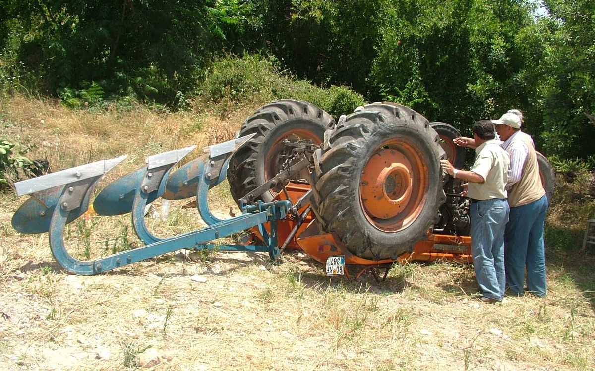 Osmaniye'de Traktör Devrildi: 2 Ölü