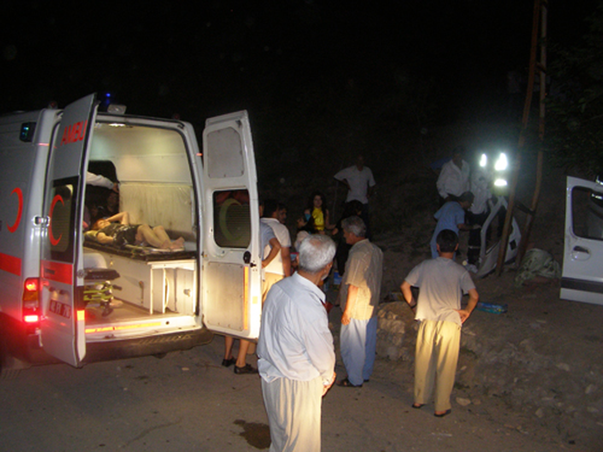 Düğün Dönüşü Trafik Kazası Ucuz Atlatıldı