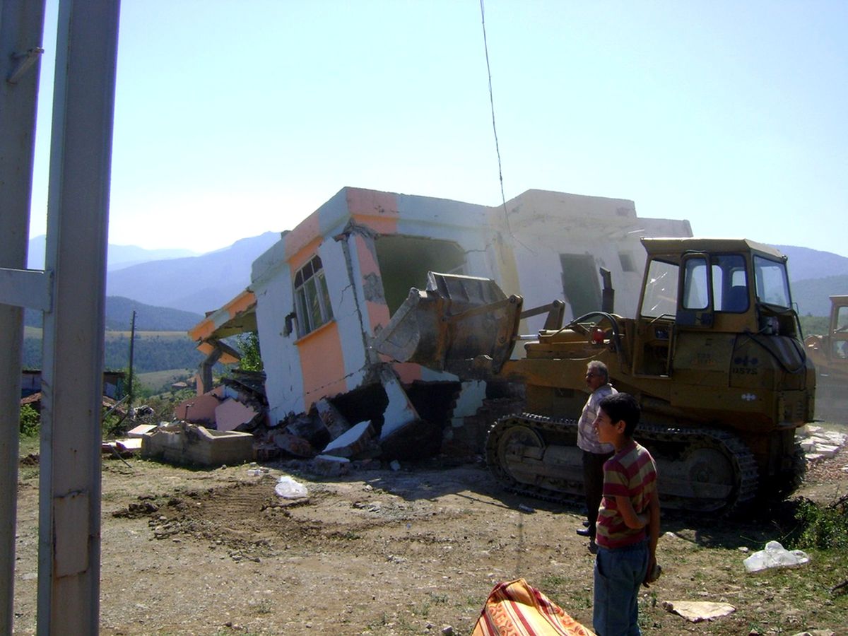 Durağan'da Orman Arazisindeki Yapılar Yıkıldı