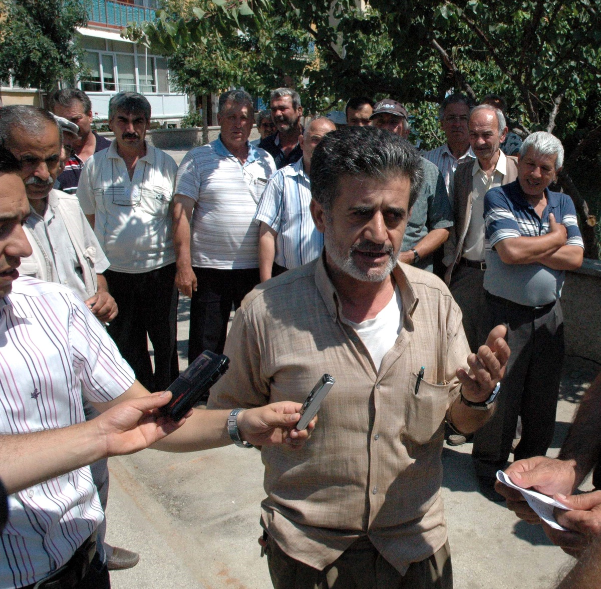 Ekmek Büfeleri Kaldırılan Mahalle Sakinleri Eylem Yaptı