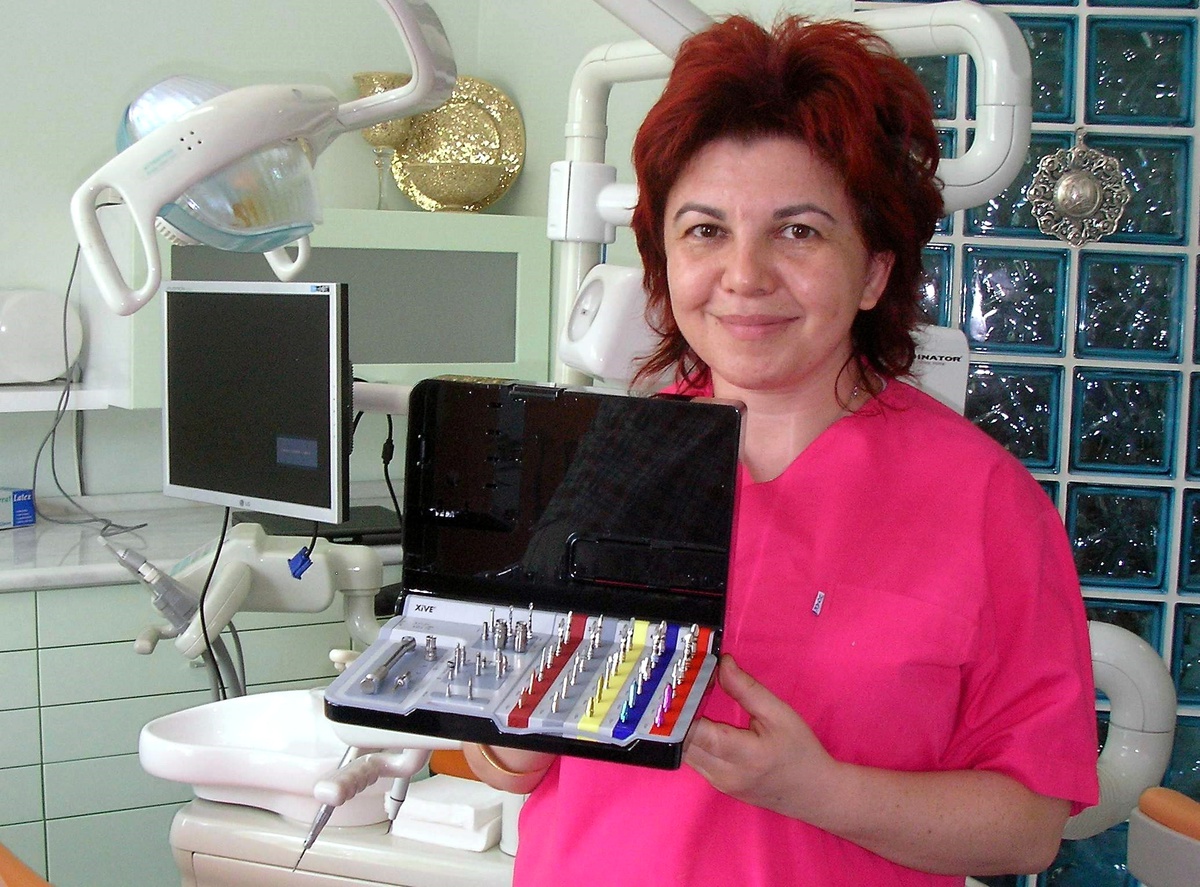 İmplant Üzerine Yaptığı Çalışmalarla Göz Dolduran Nazillili Diş Hekimi Ferah Derici, Dünya Çapında Ünlü Diş Hekimlerinin Katıldığı Kongreye Özel Olarak Davet Edildi