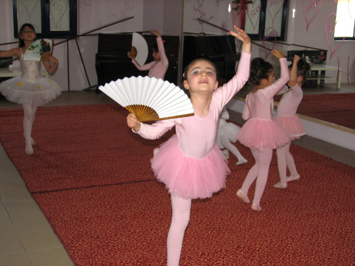 Minik Balerinler Sahnede