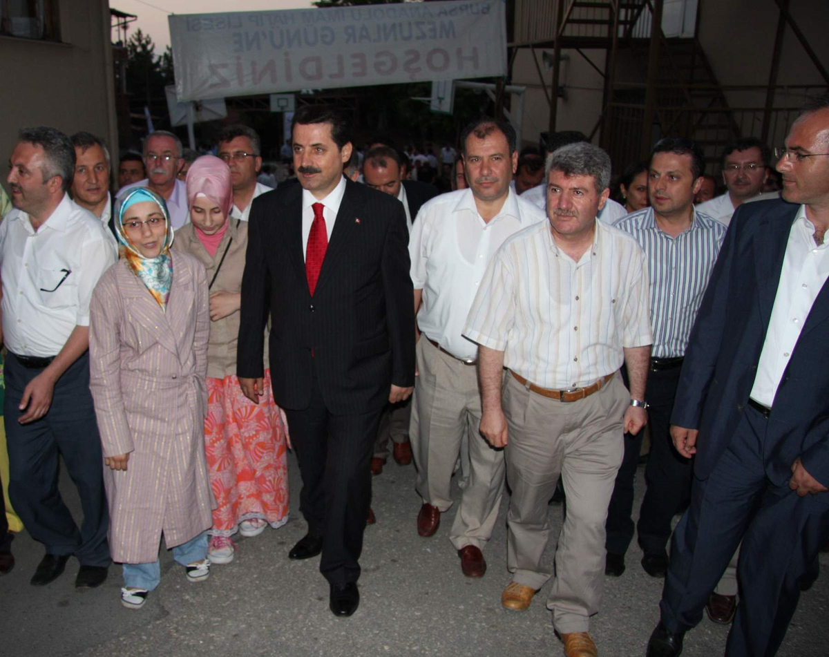 Bakan Çelik, Mezun Olduğu İmam Hatip Lisesinin Pilav Gününe Katıldı