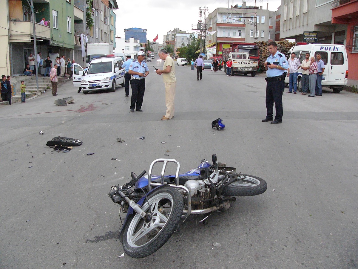Otomobil Motosiklete Çarptı: 1 Ölü, 1 Yaralı