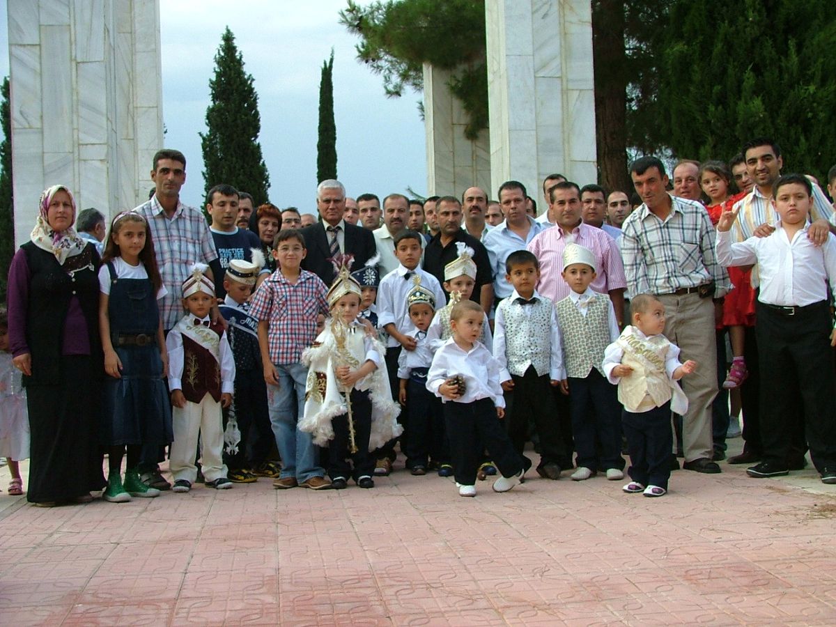 Ülkücü İşçiler Derneği 23 Çocuğu Sünnet Ettirdi