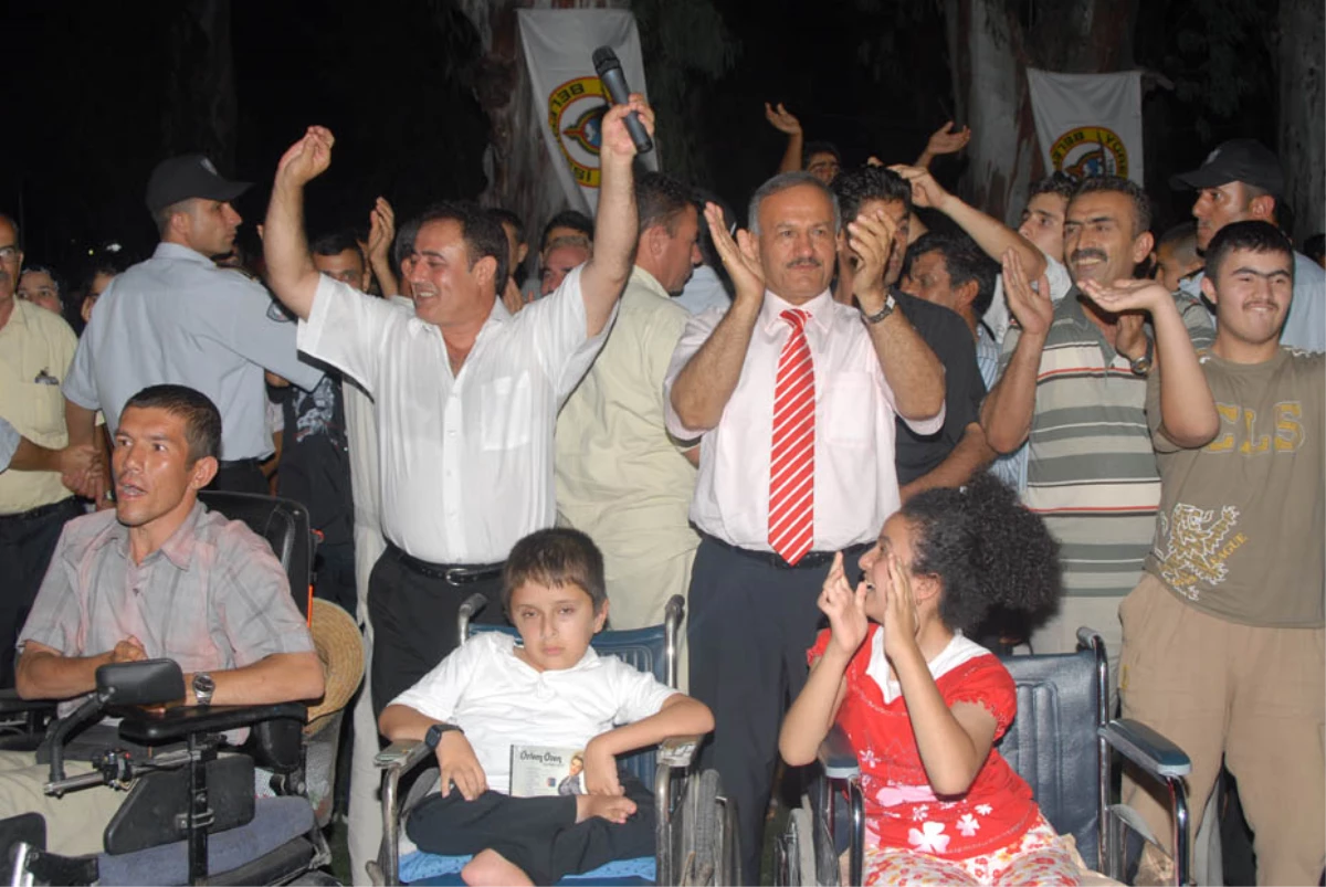 Yüreğir Belediyesi Yaz Konserleri Mahmut Tuncer Konseriyle Başladı
