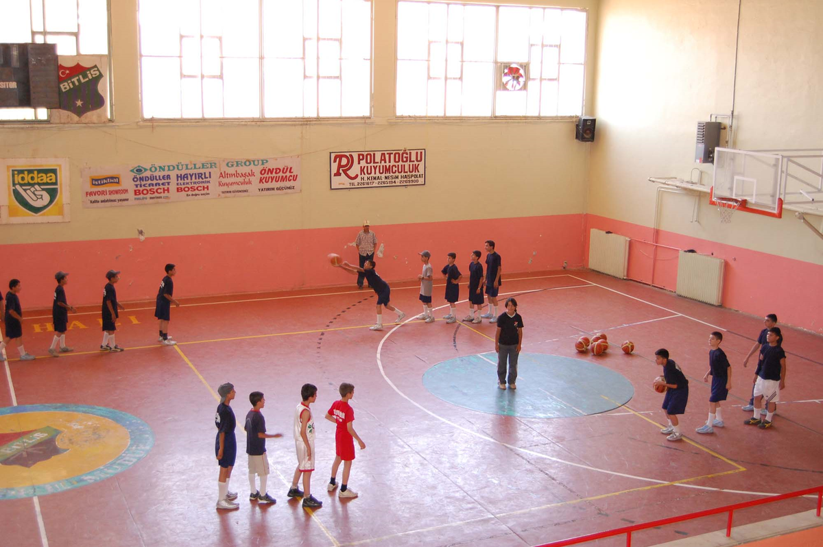 Bitlis'te 9 Dalda İl Spor Merkezleri Açıldı