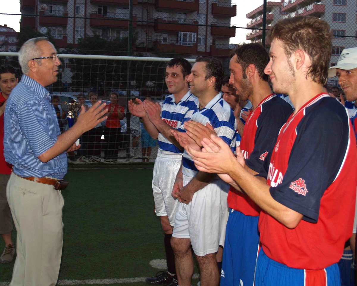 Gelibolu'da Kaymakamlık Halı Saha Futbol Turnuvası Sona Erdi