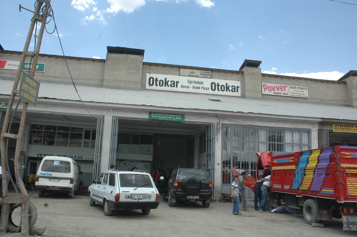 Hakkari AK Parti Milletvekili Özbek'ten Küçük Sanayi Sitesine Altyapı Müjdesi