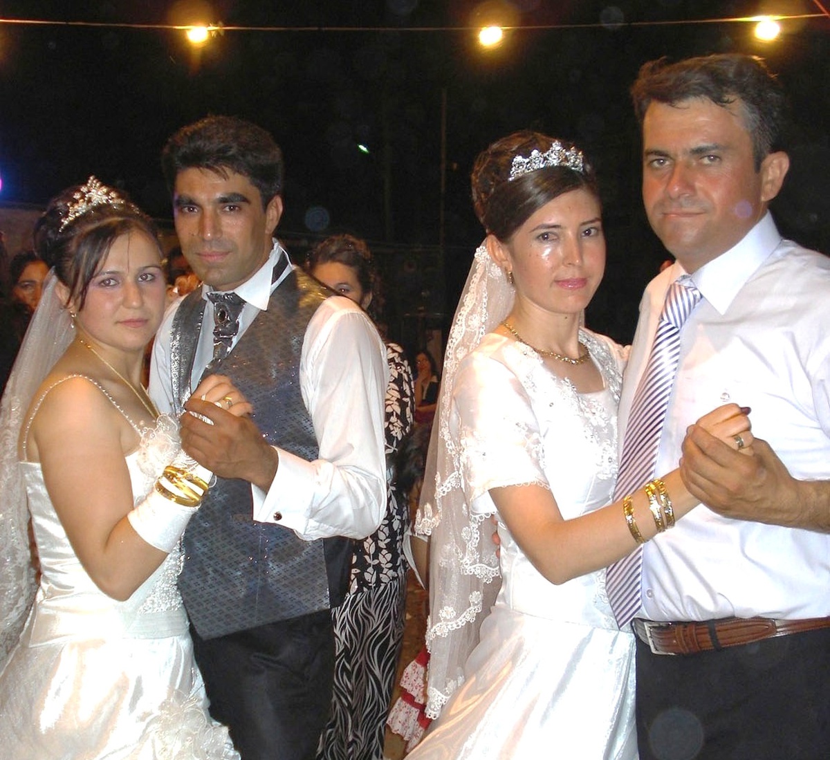 Karaçam Kardeşler Aynı Gün Dünya Evine Girdiler