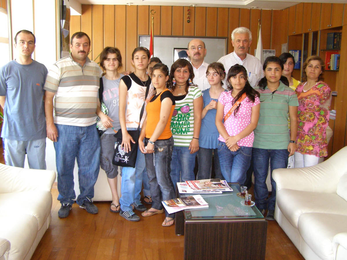 Kız Öğrencilerden Yazıcı'ya Ziyaret