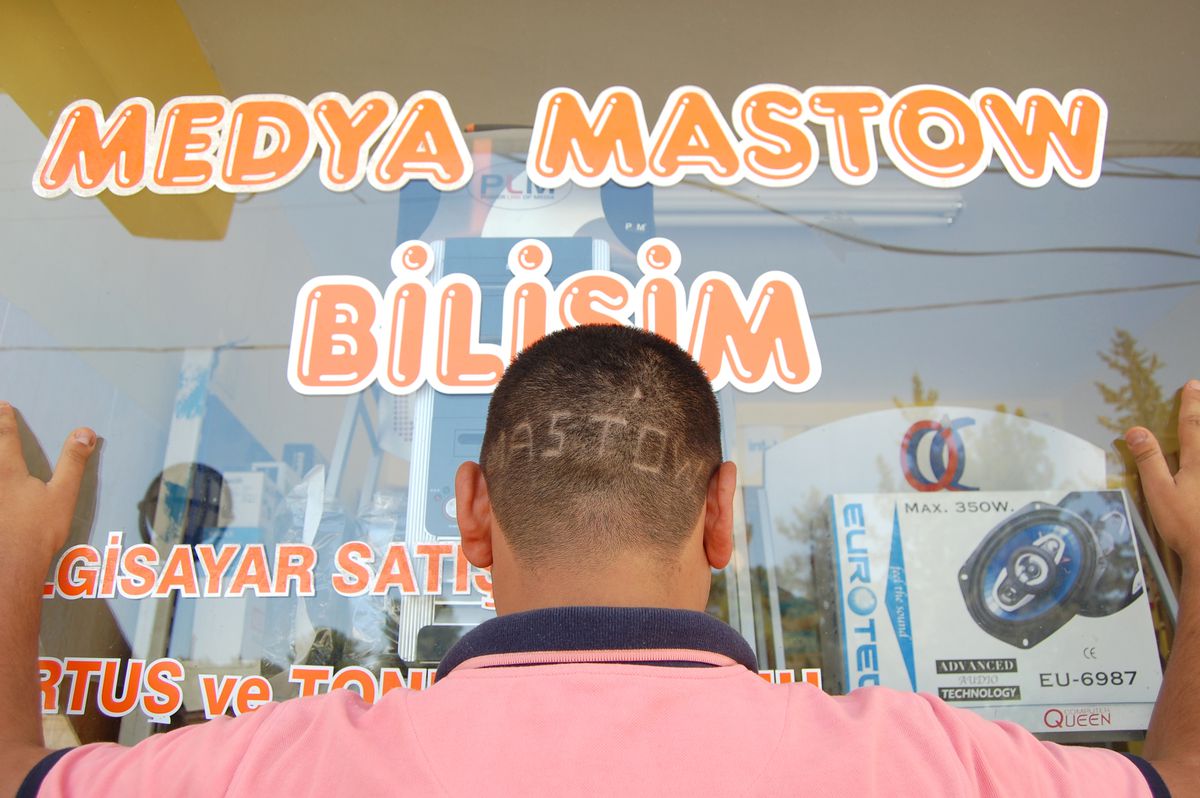 Şanlıurfa'da Ayaklı Reklam Panosu