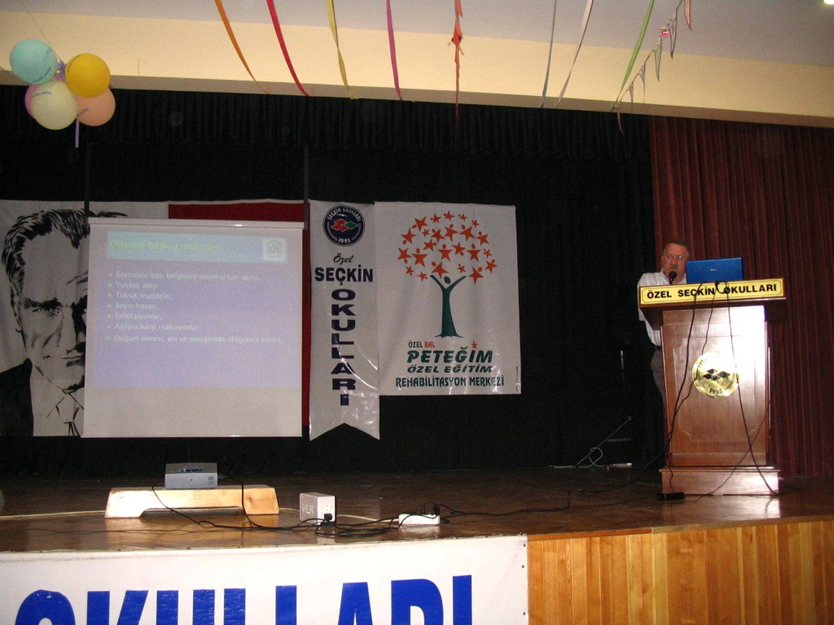 Seçkin Koleji'nde 'Otizmin Biyomedikal Tedavisi' Konulu Konferans
