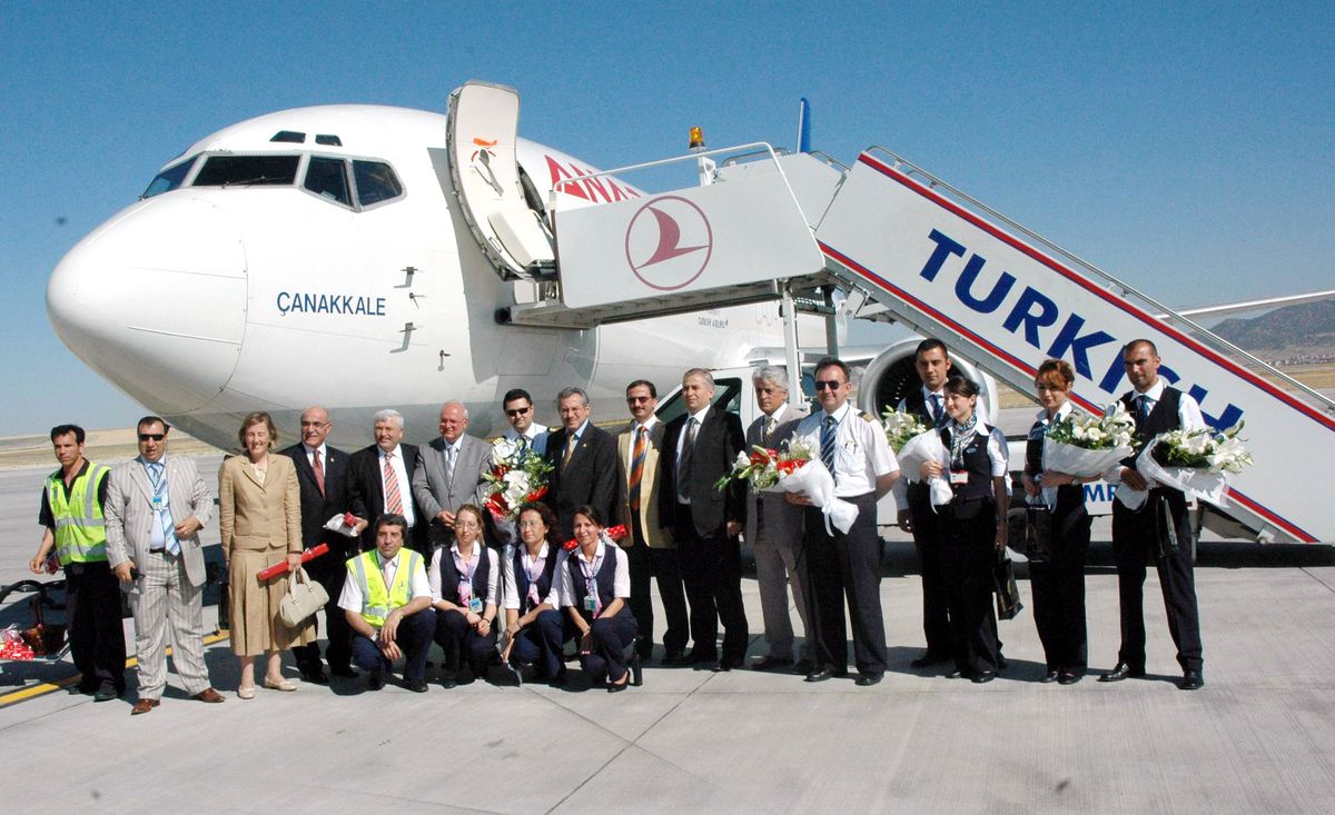 Ankara'dan Denizli'ye İlk Uçak Törenle İndi