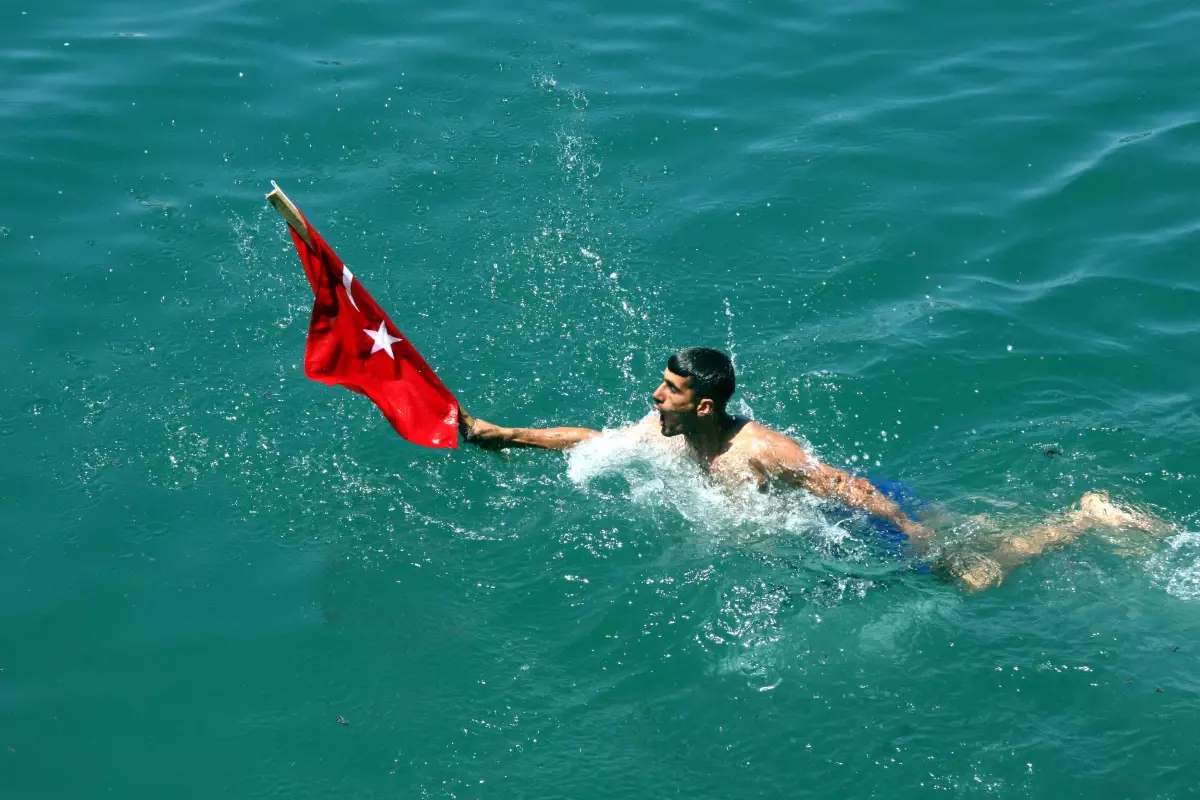 Bayrağı Kaptı, Ödülü Alamadı..