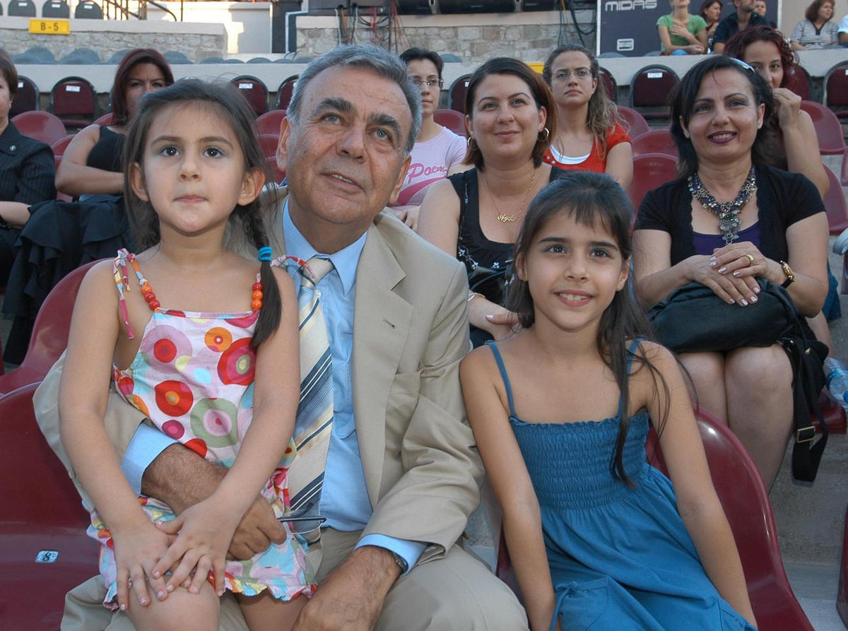 Kendileri Tasarlayıp Kendileri Sundu