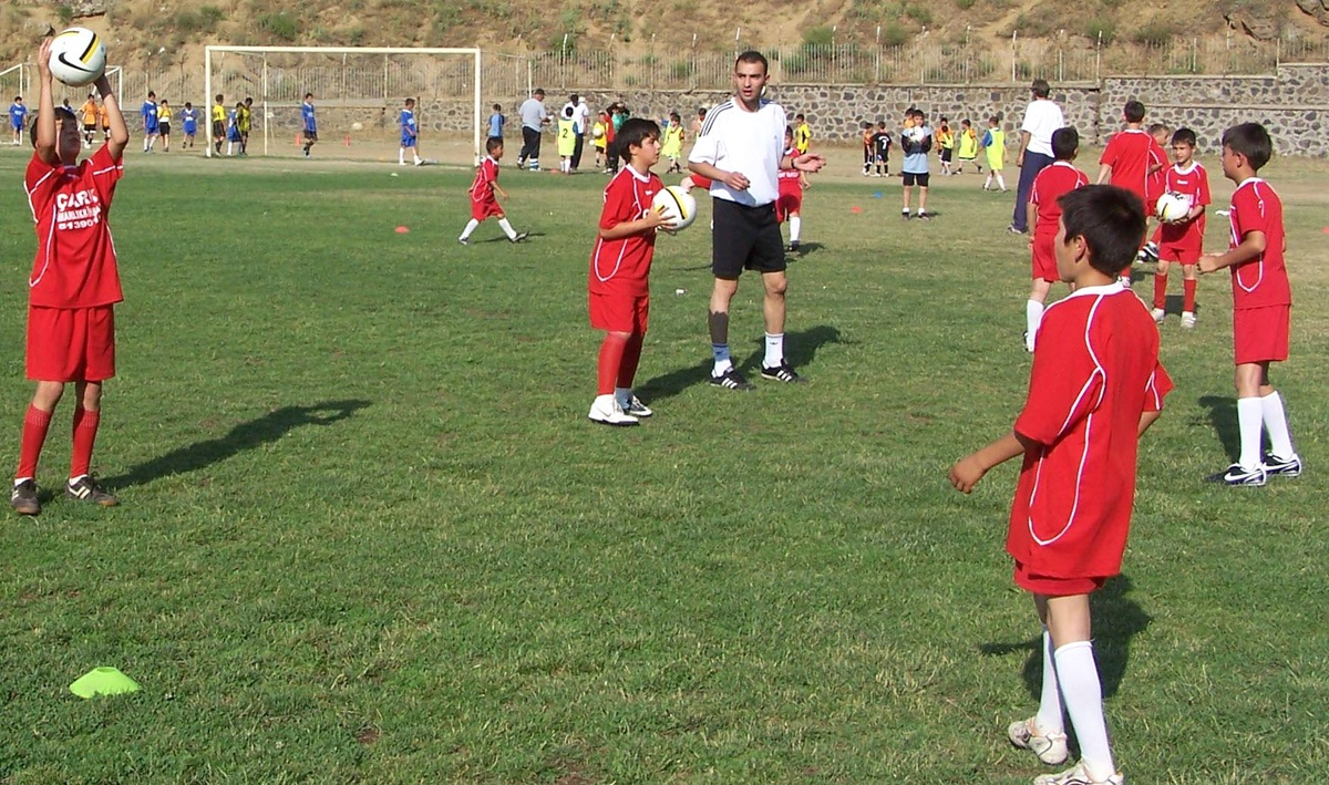 Simav'da Güreş ve Futbol Kursları Başladı