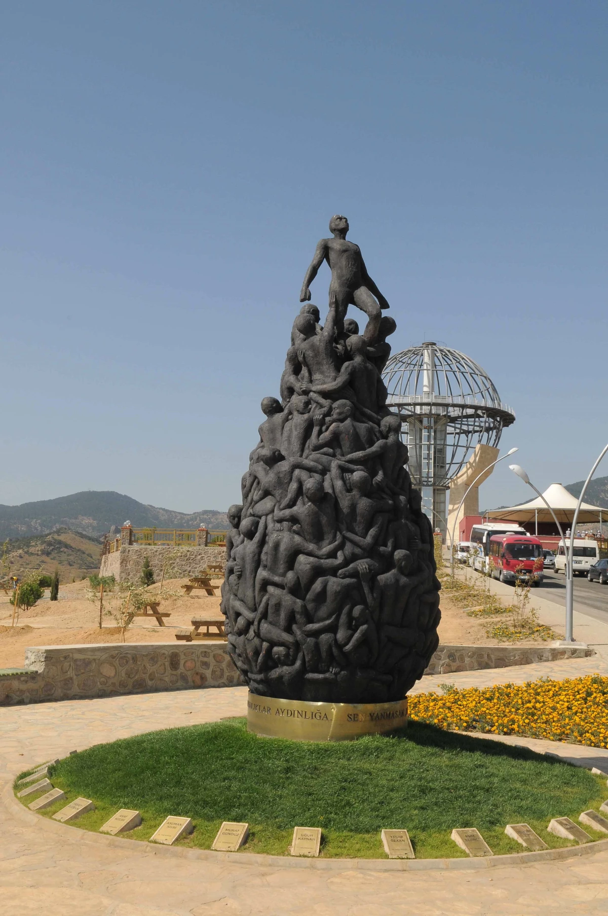 Sivas Olaylarını Tasvir Eden 2 Temmuz Anıtı Karşıyaka\'da Açılıyor