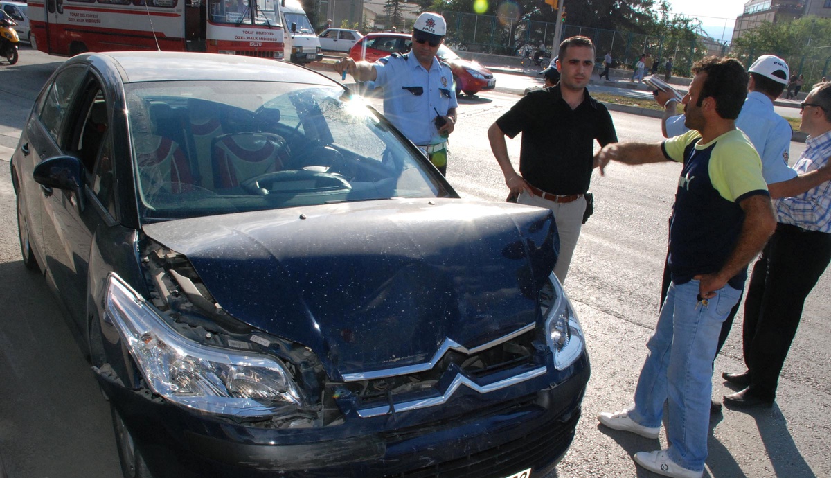 Tokat'ta Zincirleme Trafik Kazası: 3 Yaralı