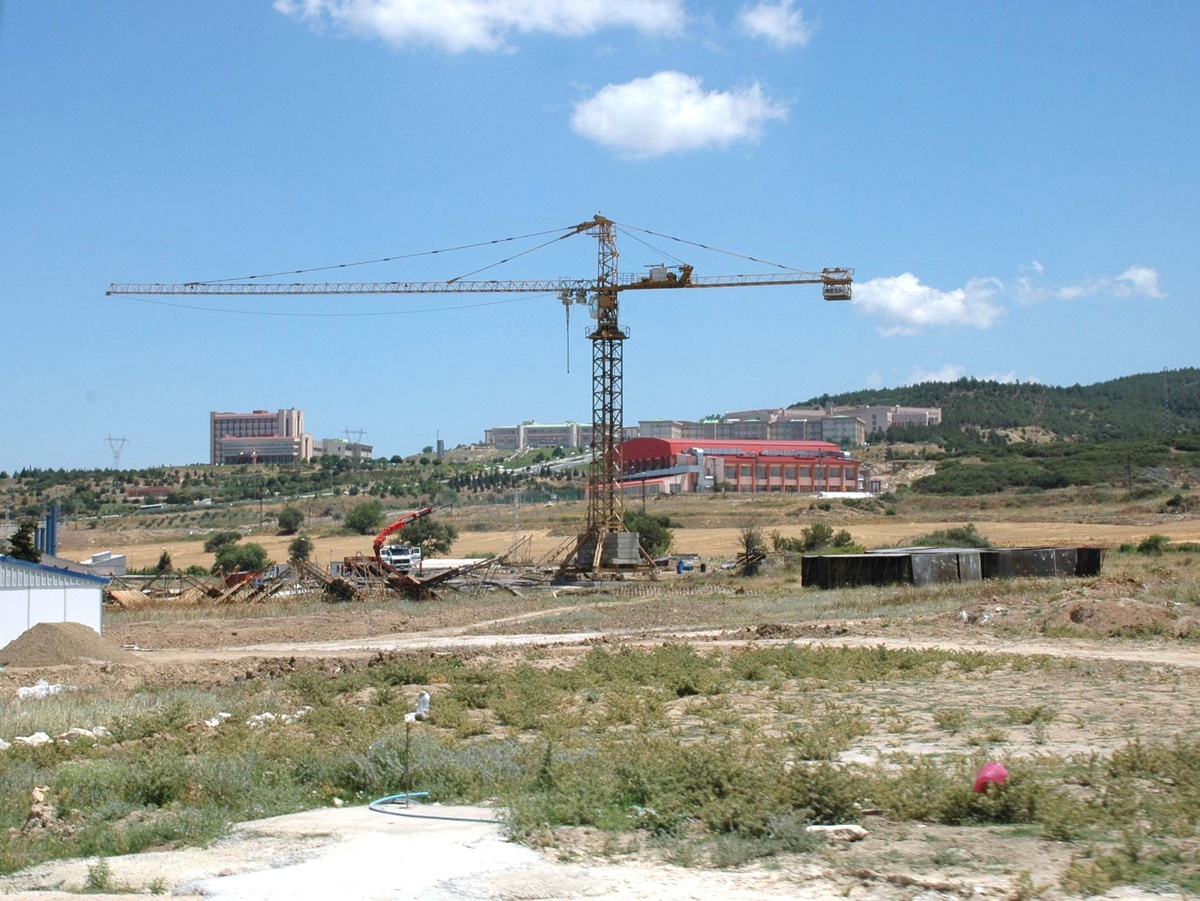 TOKİ'nin Kepez'de Yapacağı 960 Konut ile İlgili Çalışmalara Başlandı