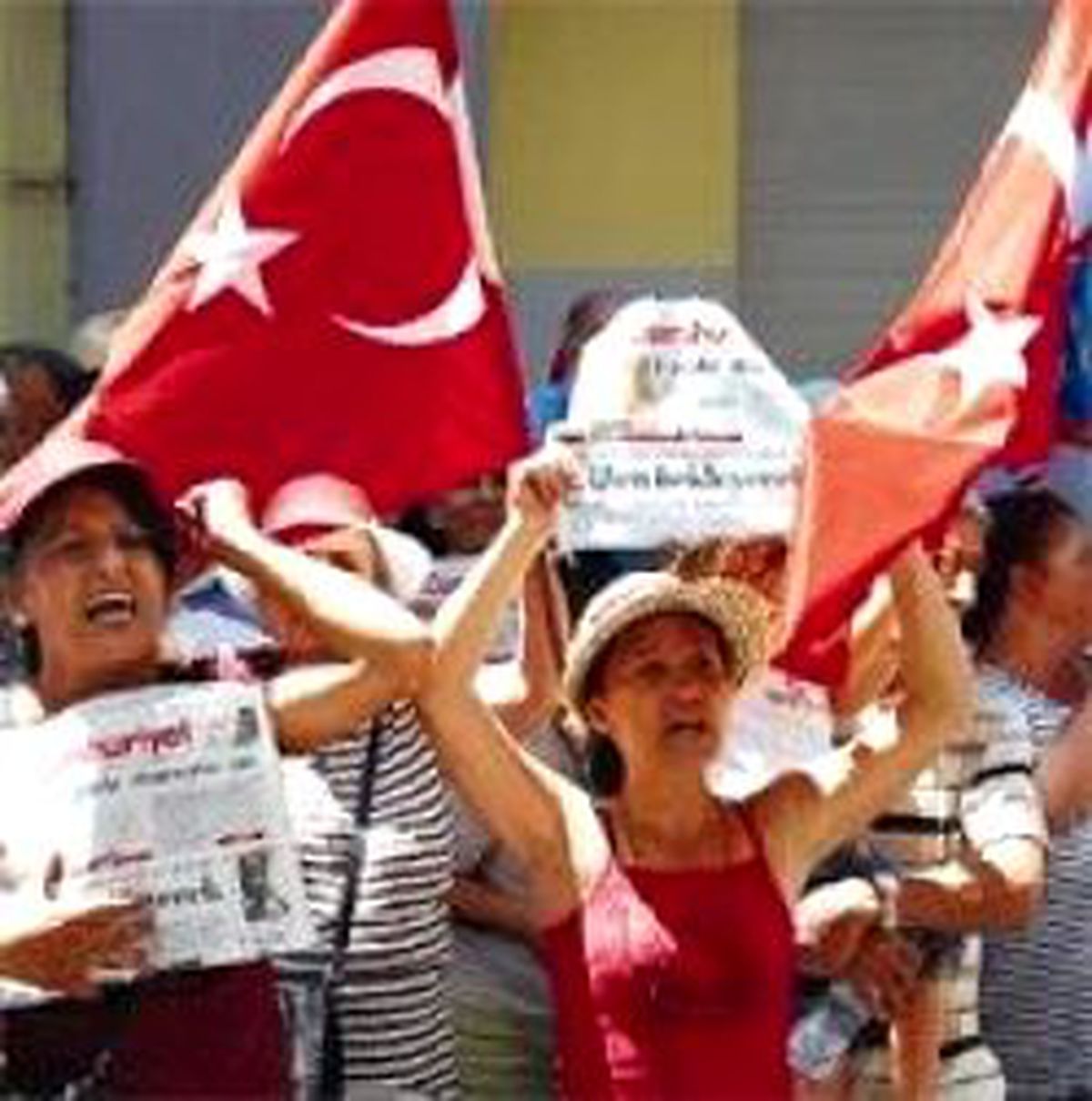 Protesto: 'Tayyip Bizi de Gözaltına Al'