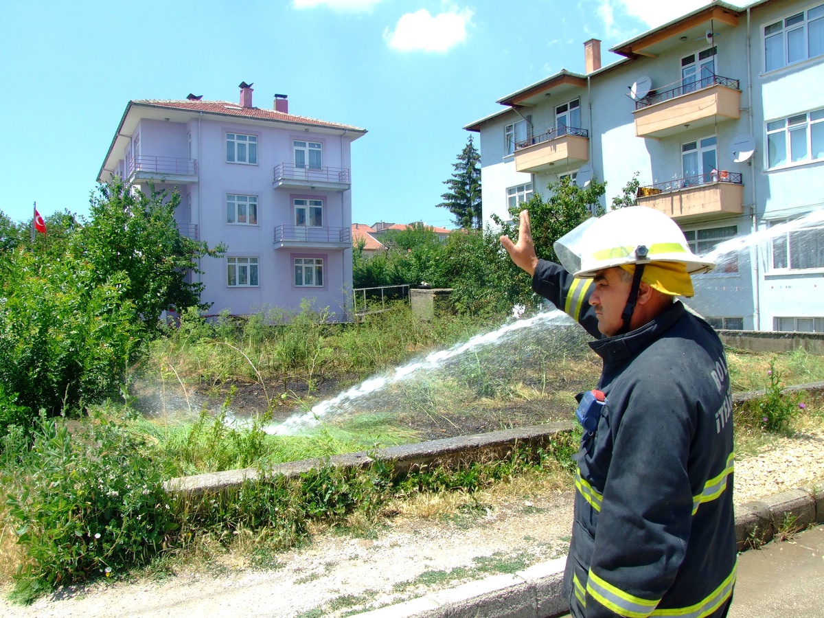 Rehabilitasyon Merkezi Bahçesinde Çıkan Yangın Korkuya Neden Oldu
