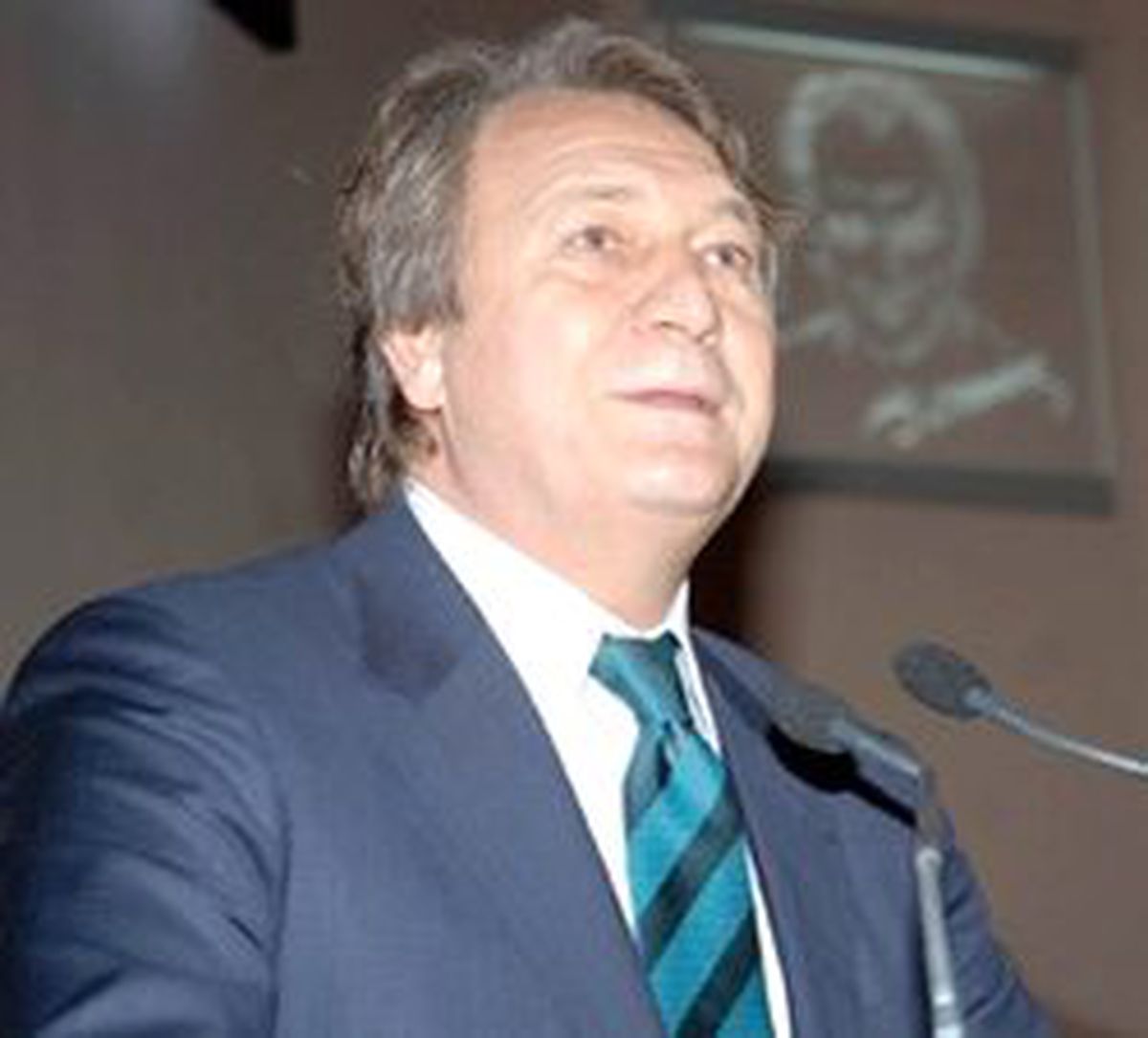 DSP'de Deprem: Zeki Sezer İstifa Etti