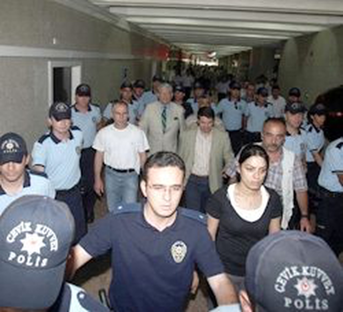 Gözaltına Alınanlardan İkisi Adliye'de
