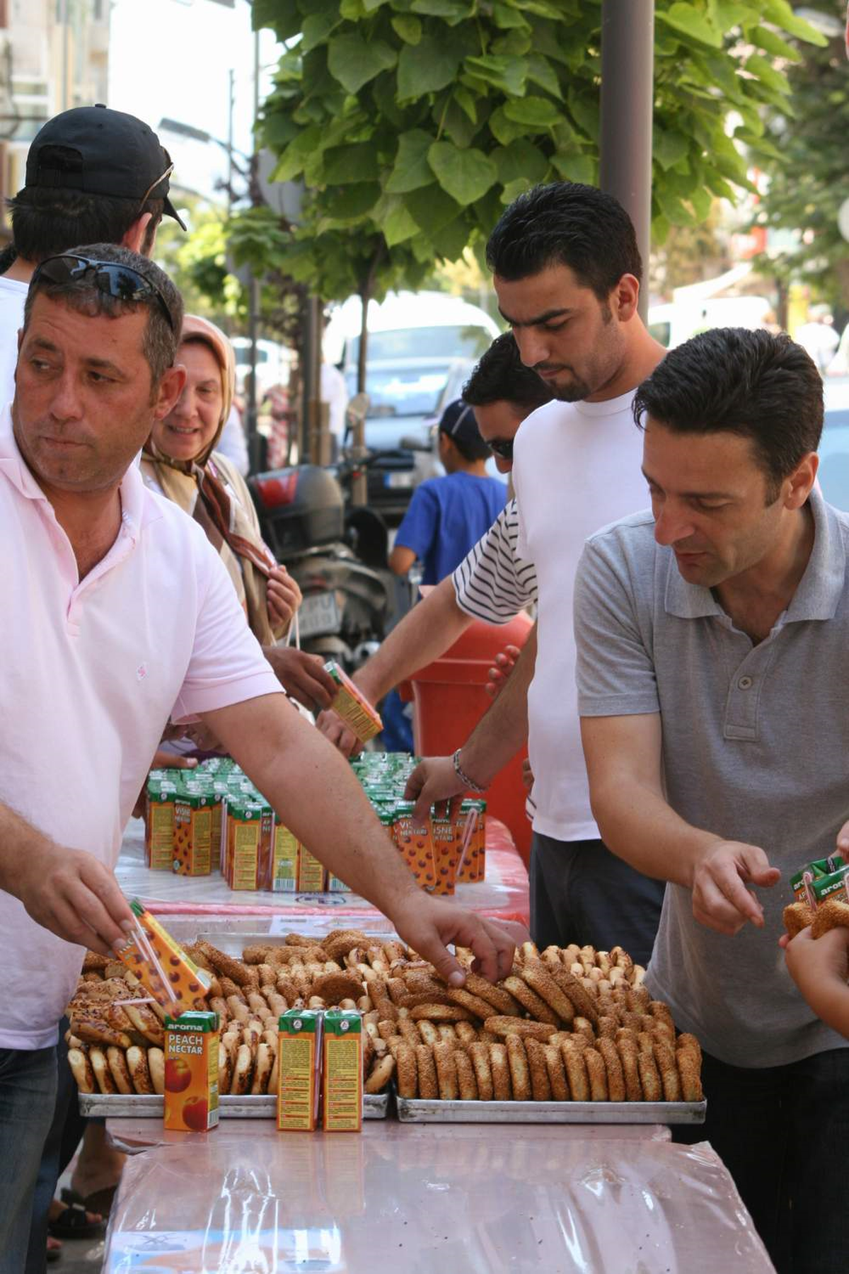 Esnaftan Vatandaşa Kandil İkramı
