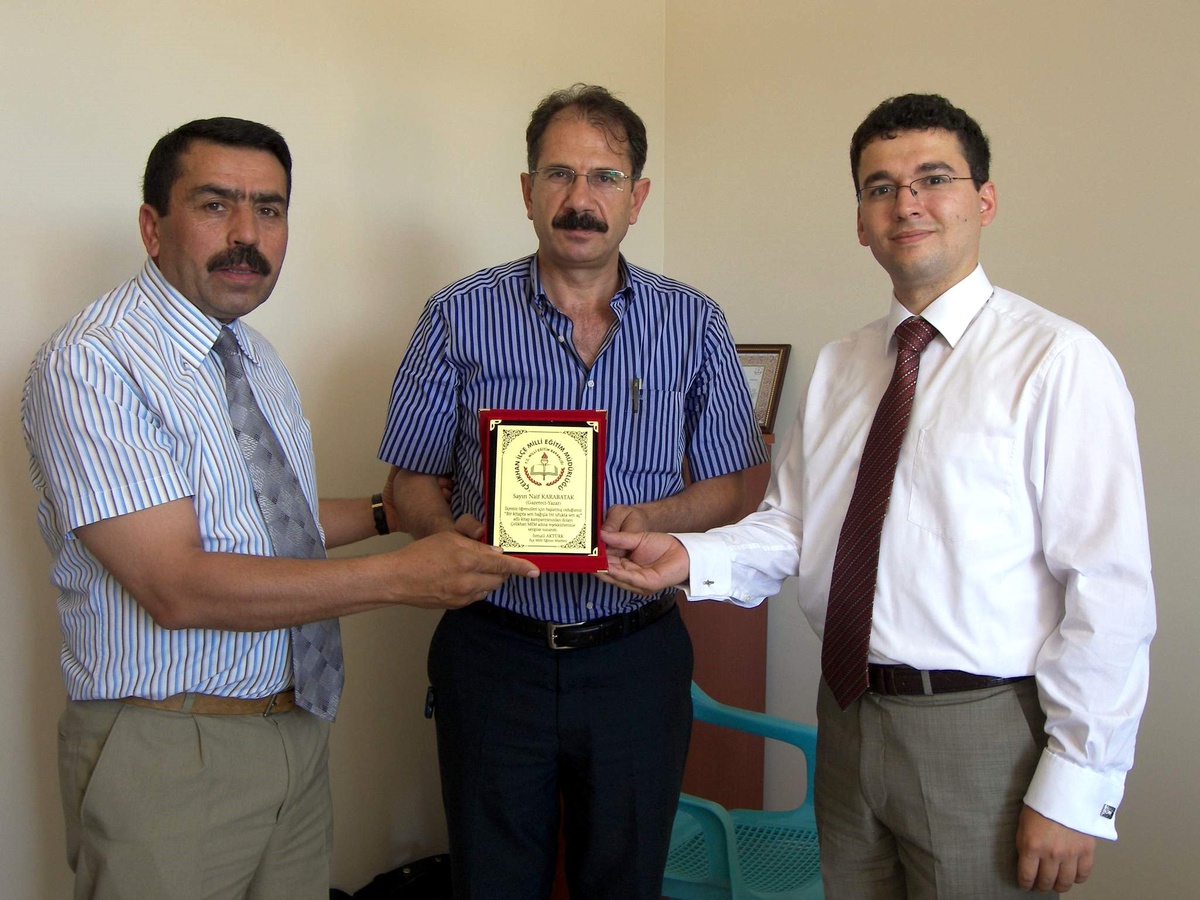 Kitap Kampanyasına Destek Verenlere Plaket