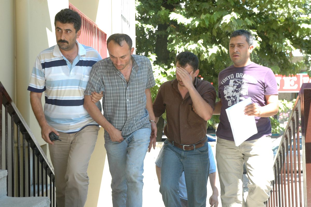Otomobillerinde Sahte Para Bulunan 2 Kardeş Tutuklandı