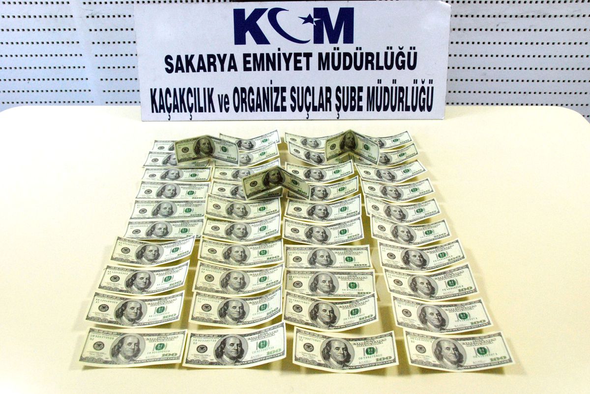 Park Halindeki Otomobilde Sahte Para Ele Geçirildi