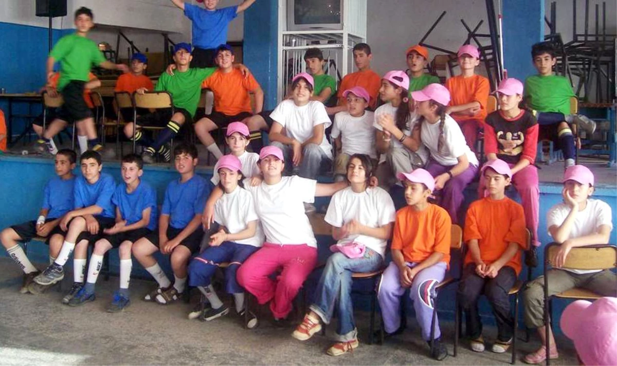 Sason\'da Yoksul Öğrenciler İçin Düzenlenen Yaz Spor Kampı Sona Erdi
