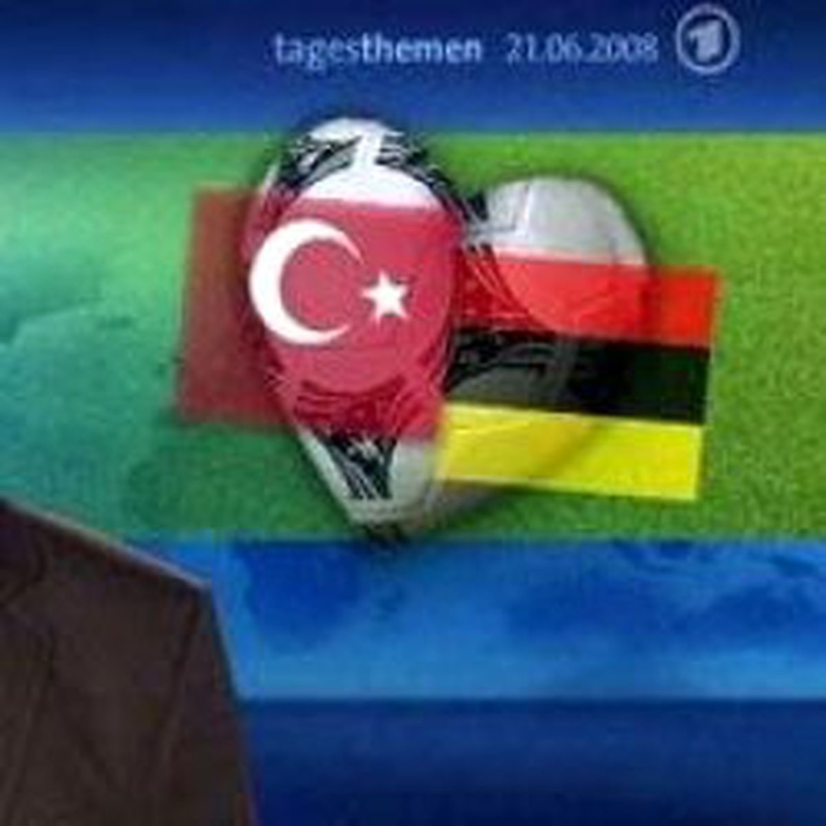 Bayraklarla Başı Dertte