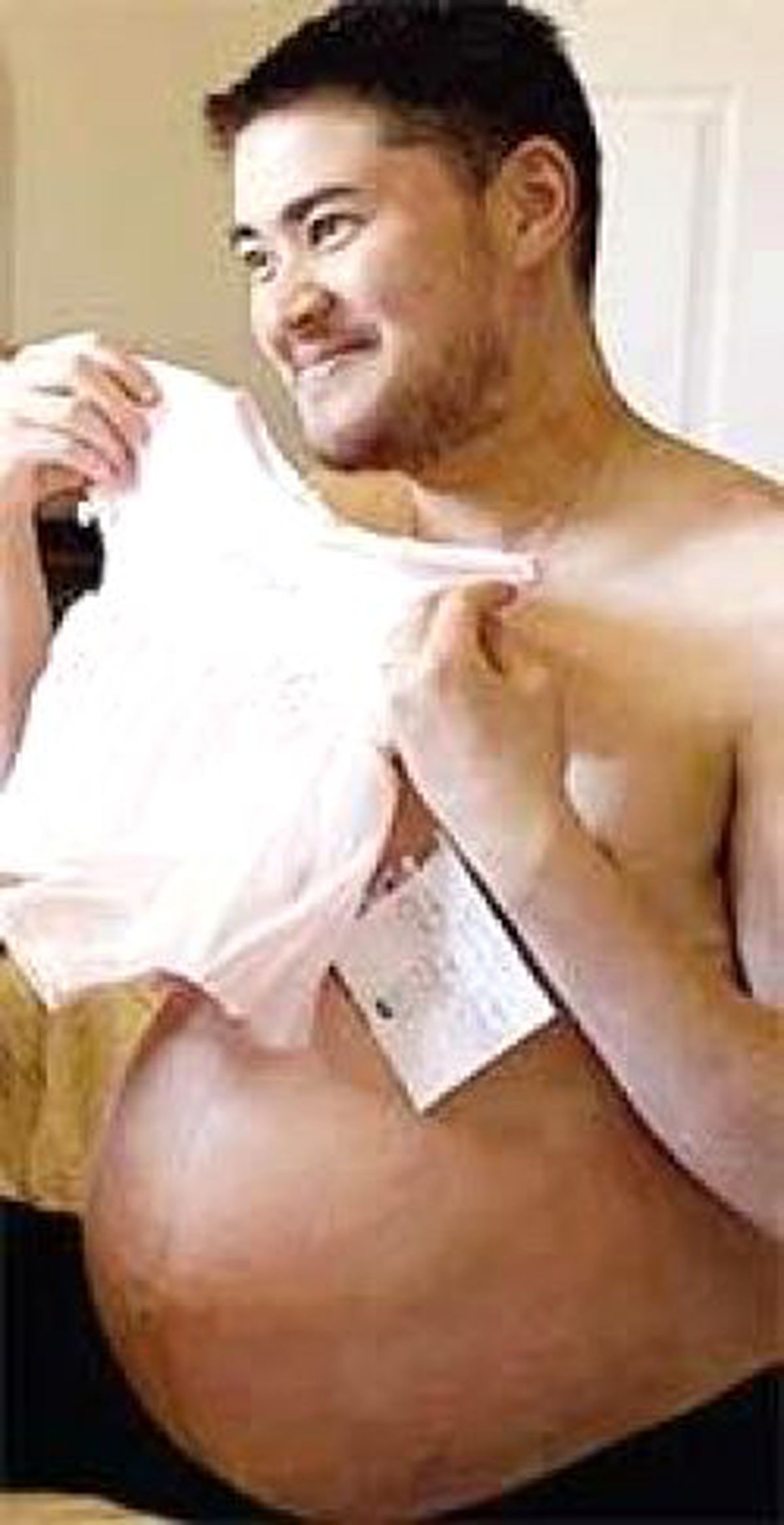 'Hamile Adam' Kız Bebek Doğurdu