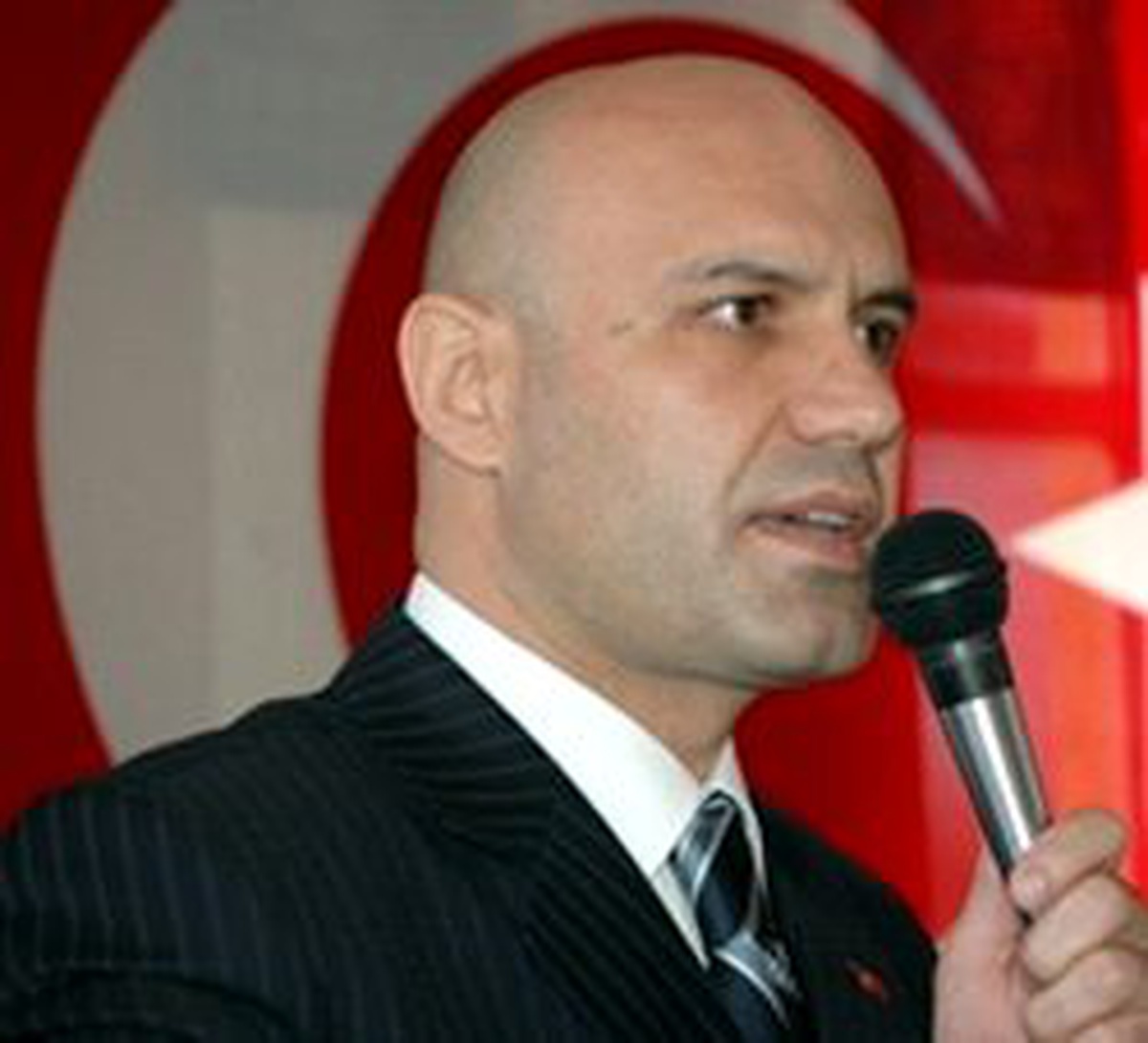 Turhan Çömez'in Yurt Dışına Çıkış Kaydı Yok